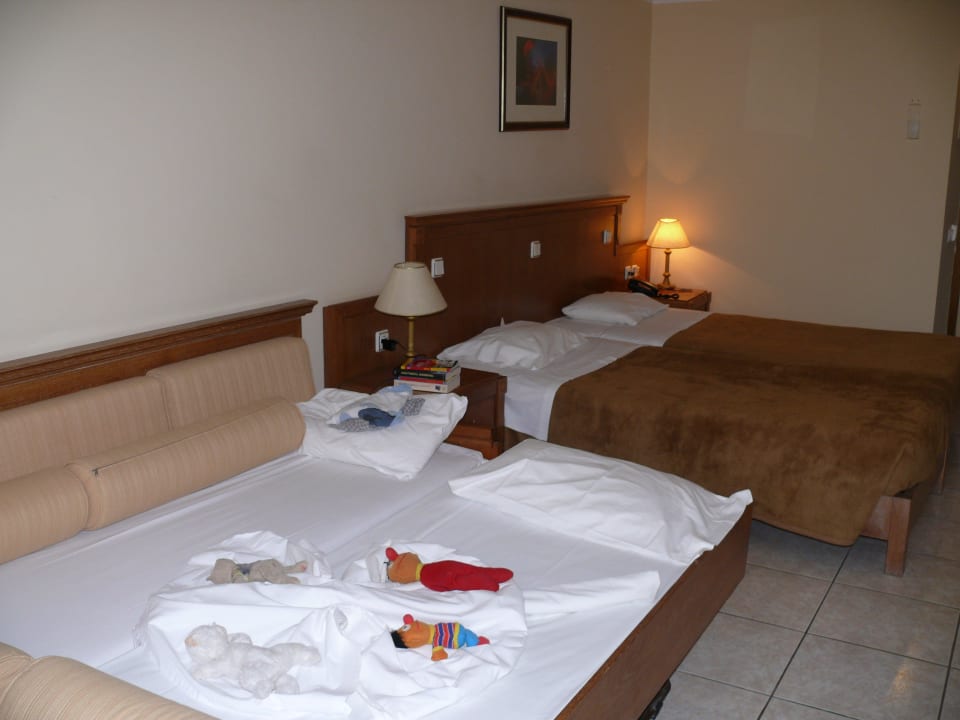 Zustellbett im Doppelzimmer Vantaris Palace