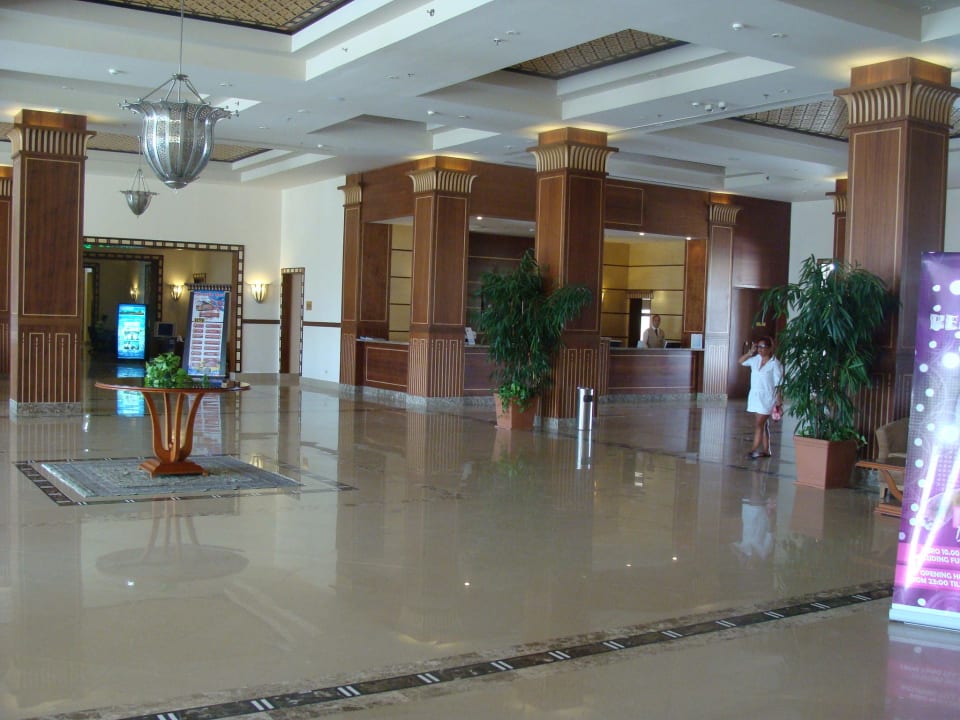 Главный вход, там много удобных диванов Stella Garden Resort & Spa, Makadi Bay