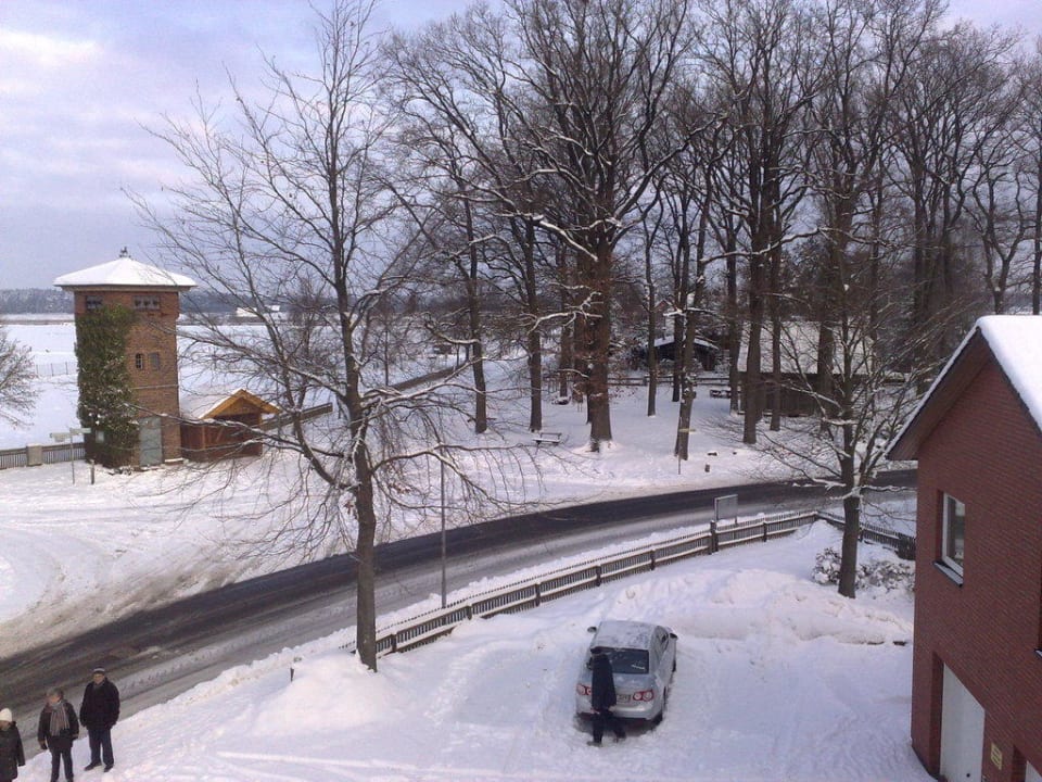 Kleines Zimmer: Ausblick auf Parkplatz, Felder Hotel Kiek In im Wiesengrund