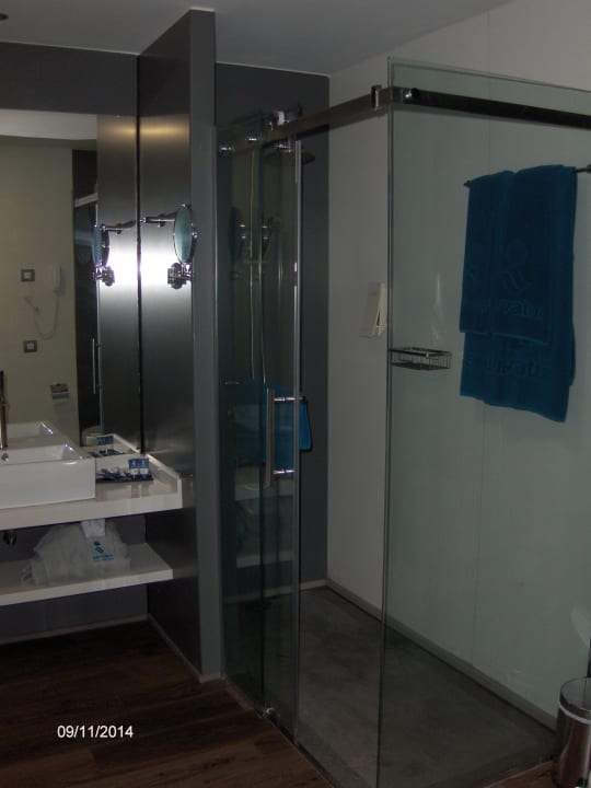 Modern bathroom - but floods Servatur Casablanca Suites & Spa