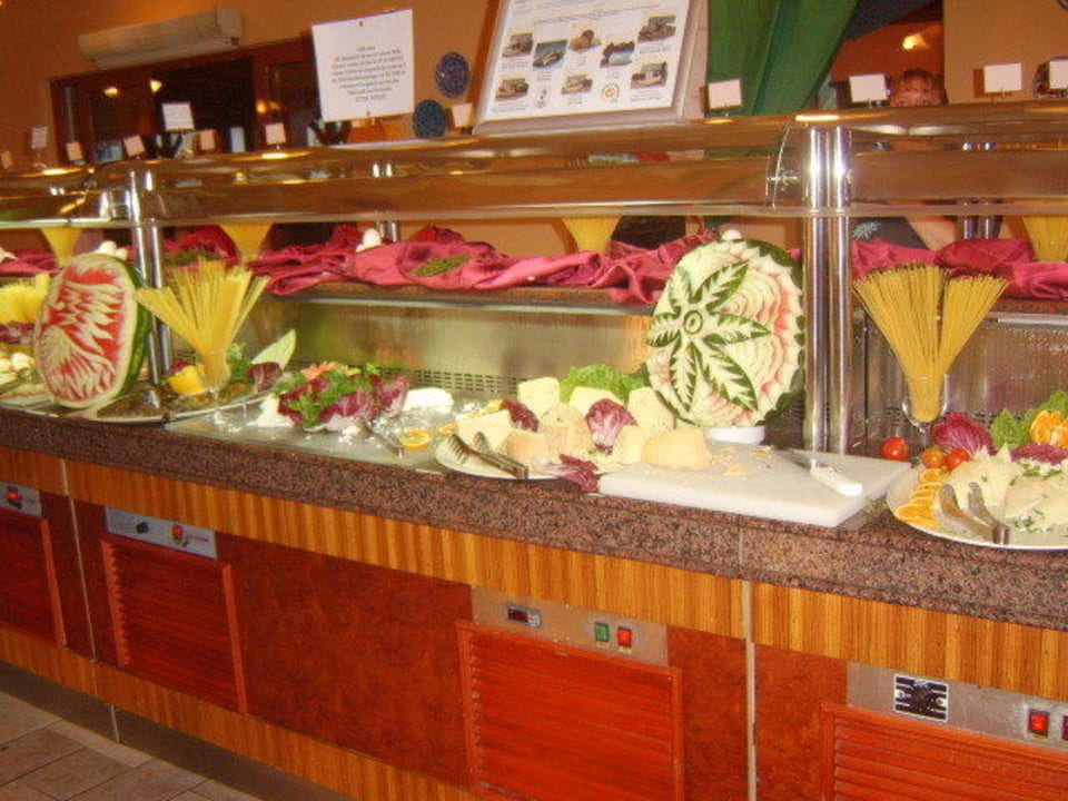 Schön dekoriertes Essen Club Grand Side