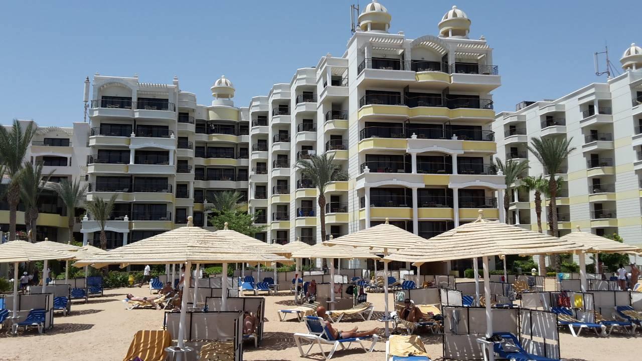 Hotelansicht mit Strand SUNRISE Holidays Resort (Adults Only)