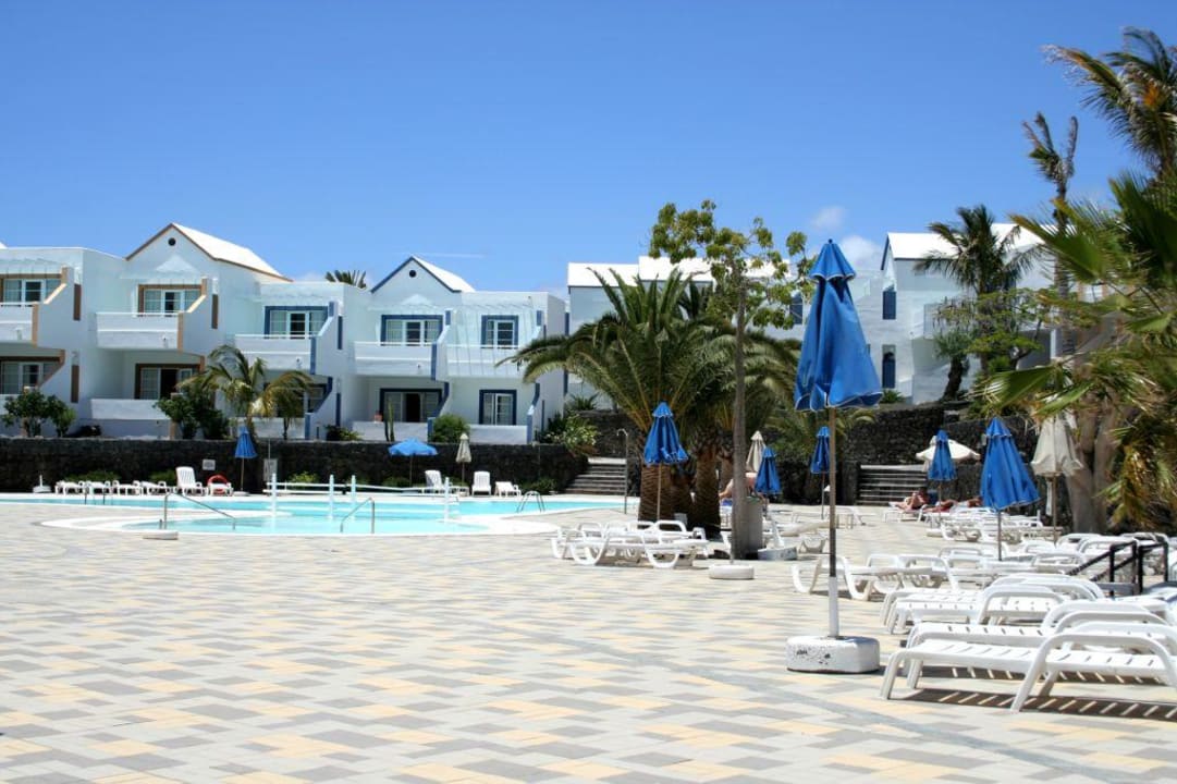 Blick auf den großen oberen Pool Apartamentos LIVVO Morromar