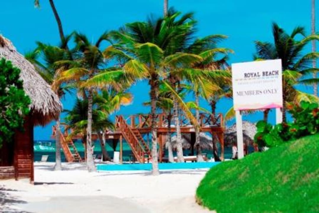 Weg zum Hotel-Strand Secrets Royal Beach Punta Cana - Adults only