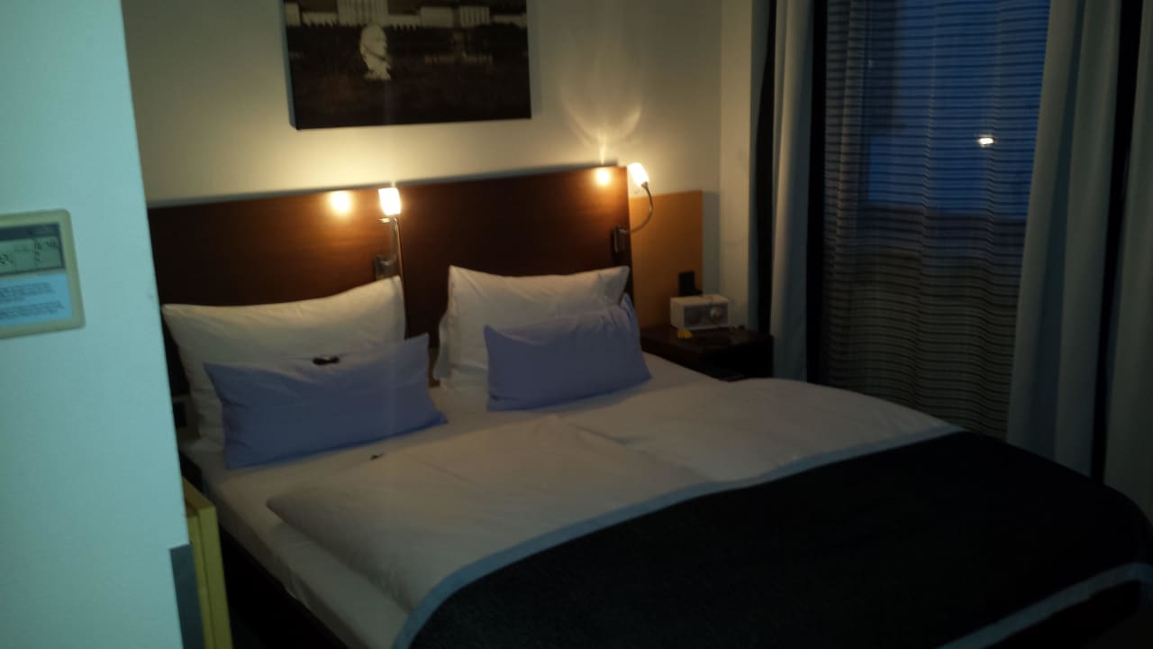 Bett Schiller 5 Hotel