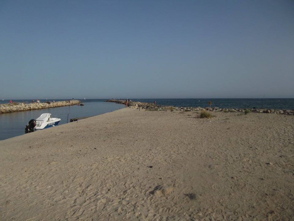 Kanal zwischen Campingplatz und Promenade Camping & Bungalows Le Palavas