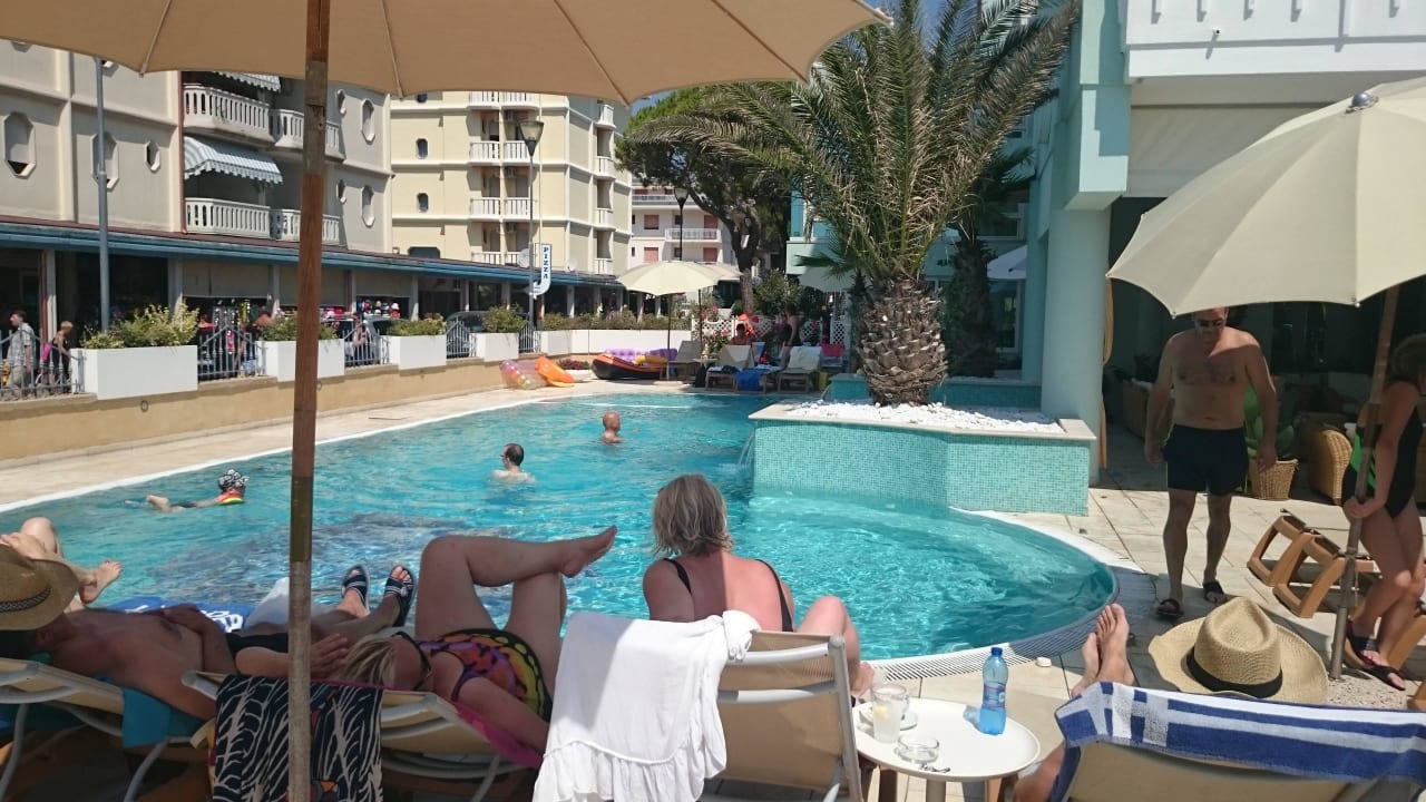 Pool  Hotel Montecarlo