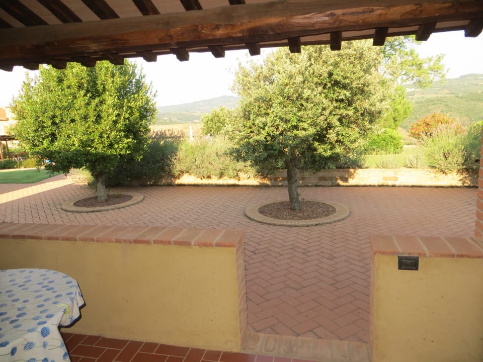 Terrasse vor den Zimmern Agriturismo Podere del Vescovo
