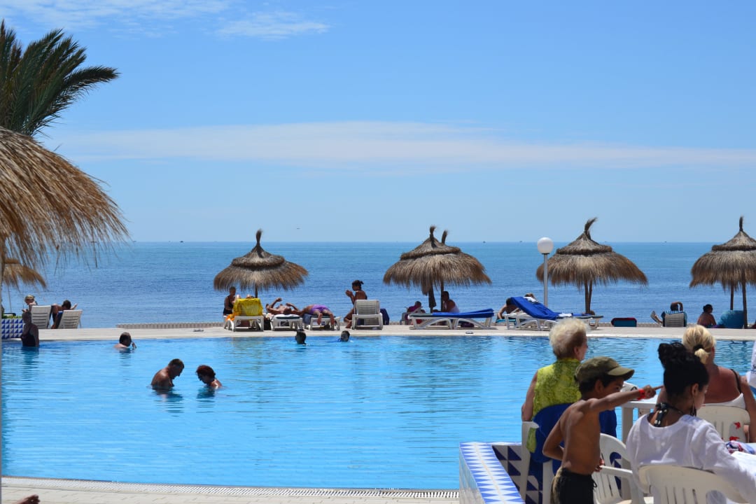 Ausblick aufs Meer von einem der Pools Hotel El Mouradi Djerba Menzel