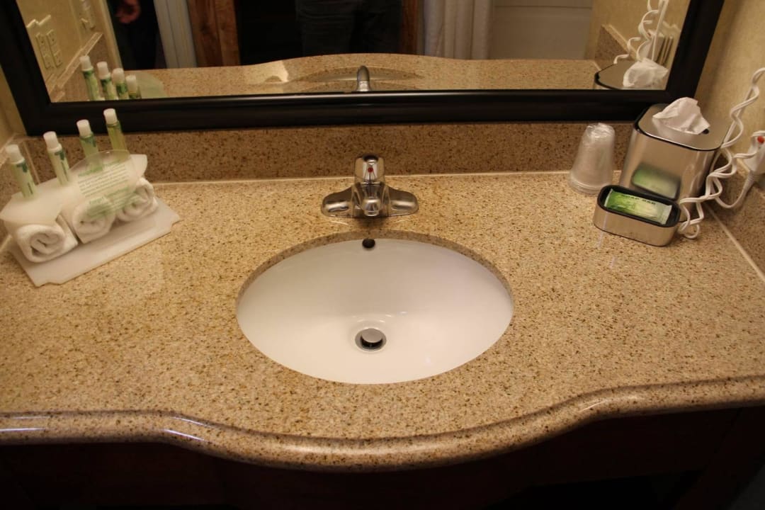 Bathroom Hotel Holiday Inn Express Temecula