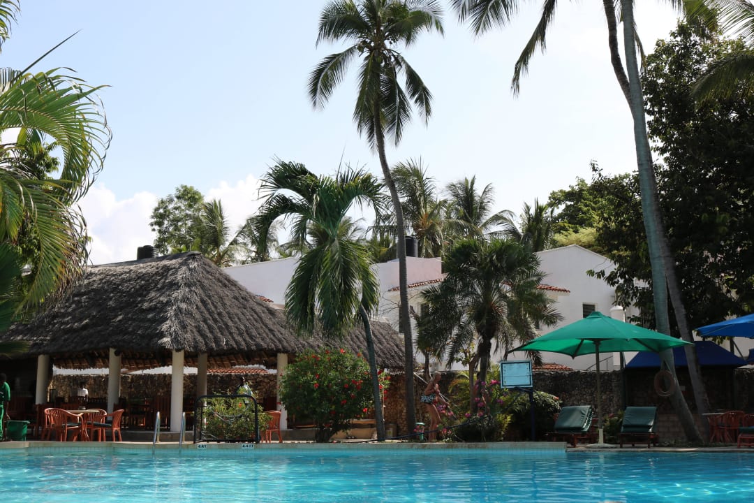 Pool Hotel Traveller's Club