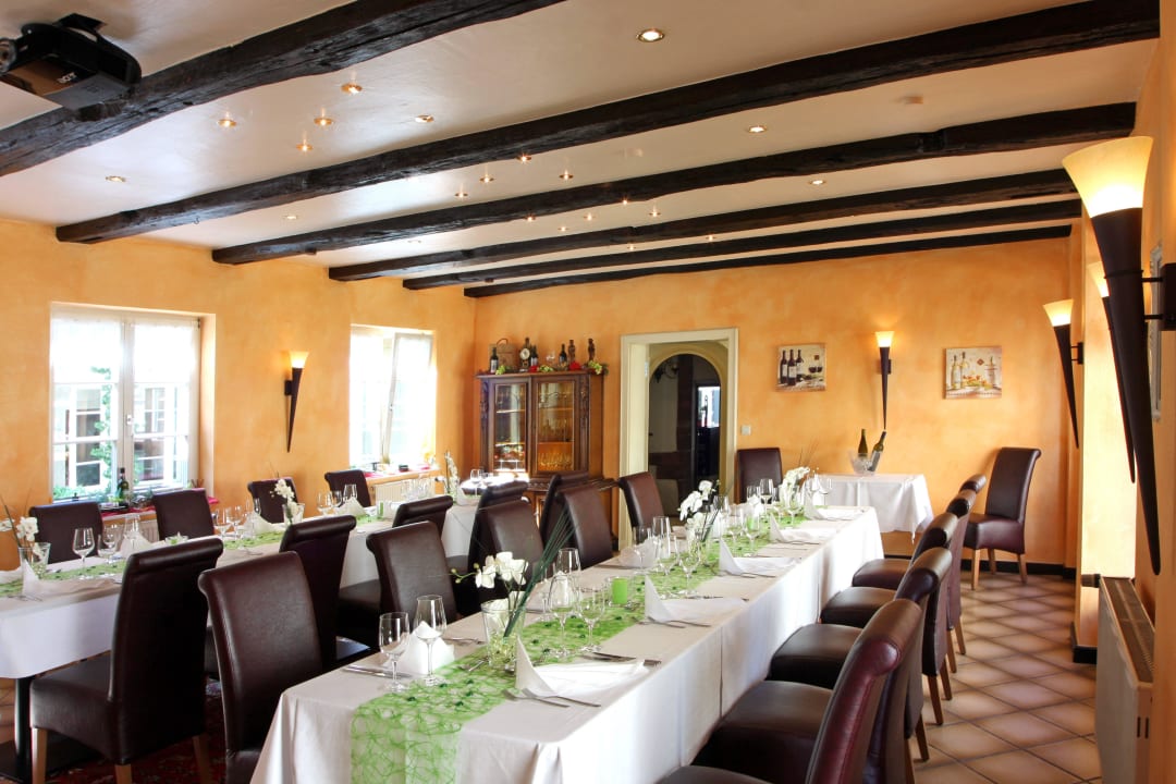 Unser Schlosstübchen für kleine Gesellschaften Hotel zur Post