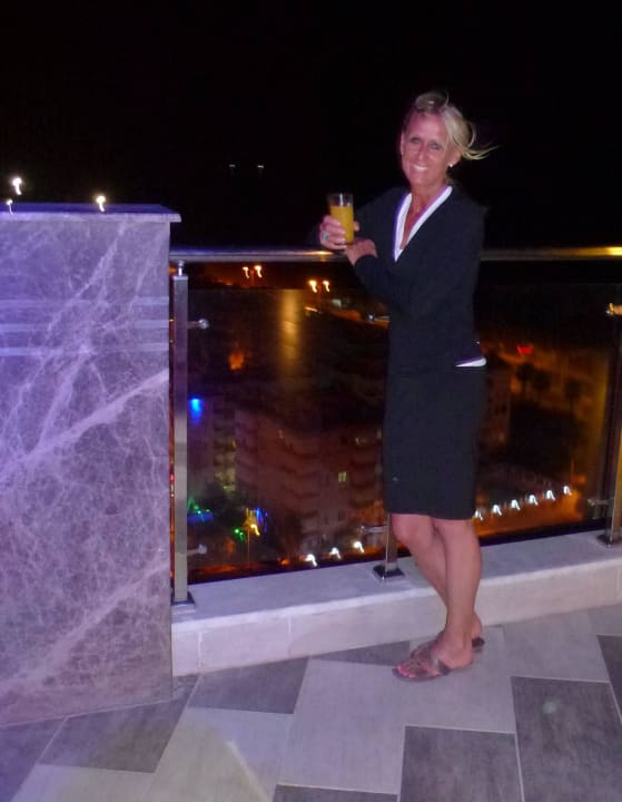 Roofbar bei Nacht Diamond Hill Resort Hotel
