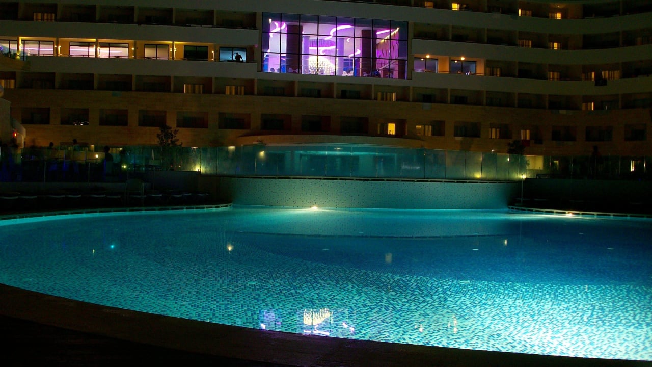 Basen A Good Life Utopia Family Resort