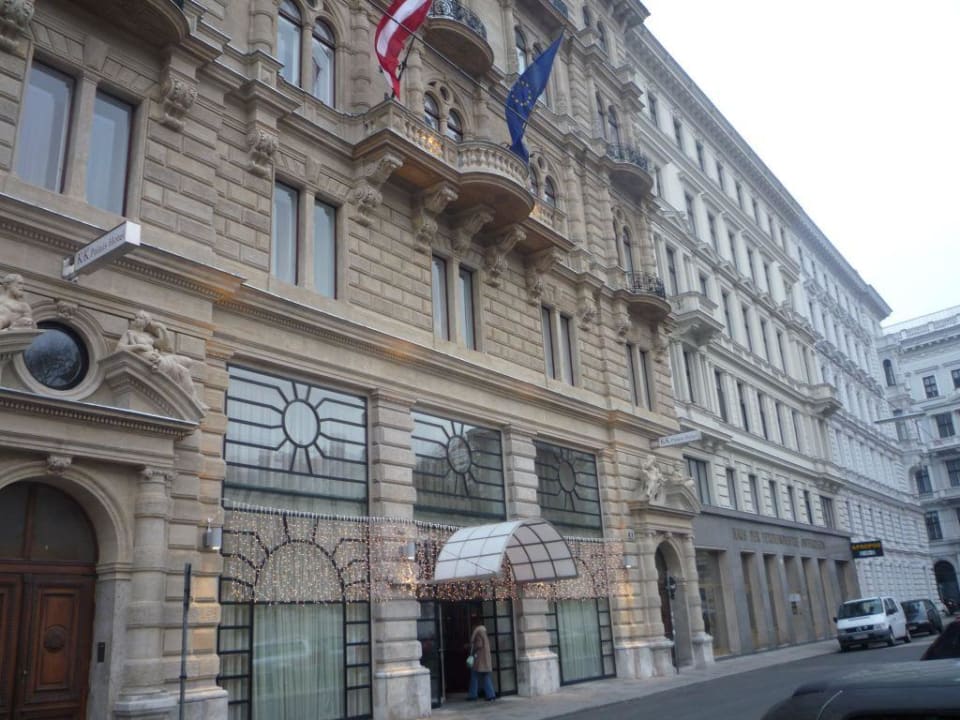 Das Hotel von außen K+K Palais Hotel
