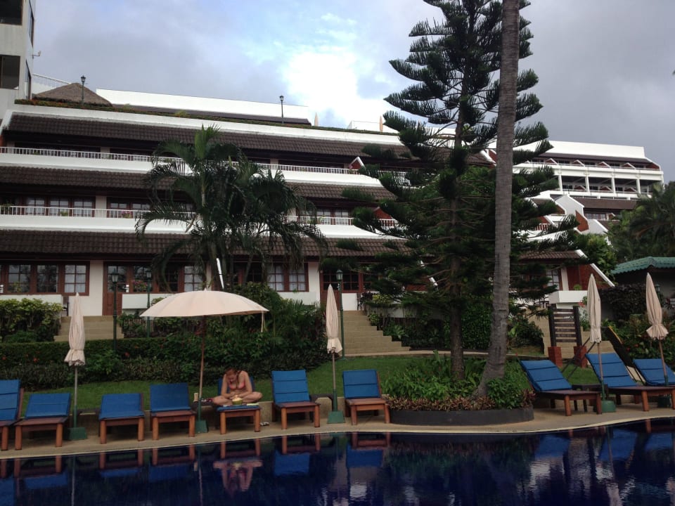 Blick vom Pool Best Western Phuket Ocean Resort