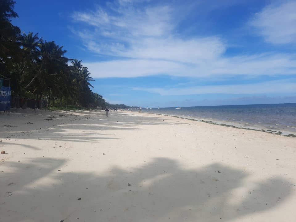 Strand Travellers Beach Hotel & Club