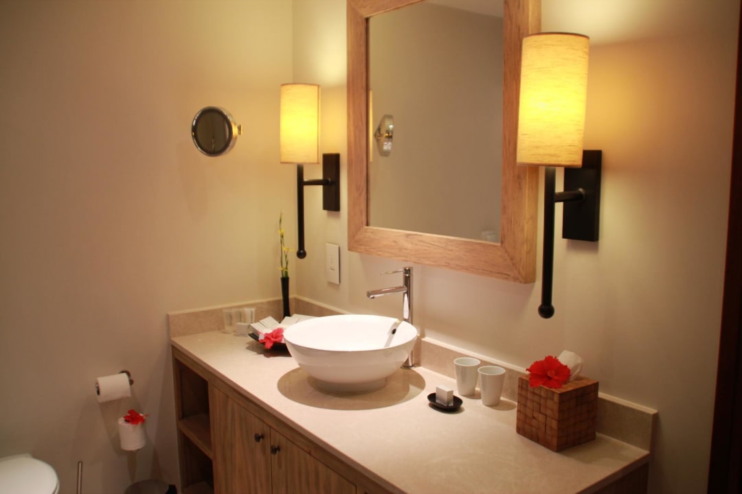 Bad Kempinski Seychelles Resort