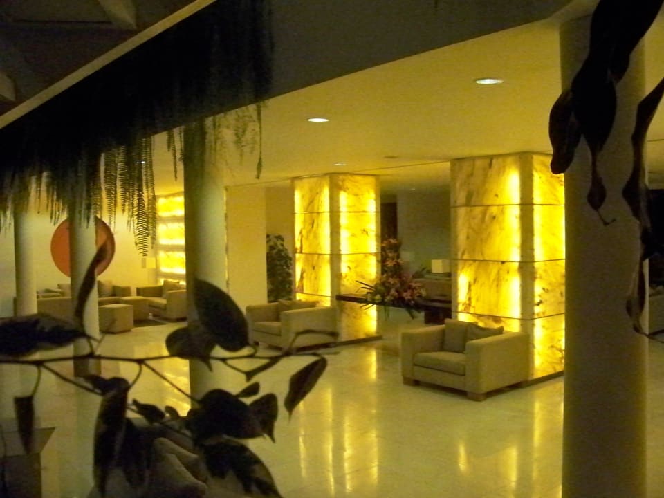 Lobby am Abend Caloura Hotel Resort