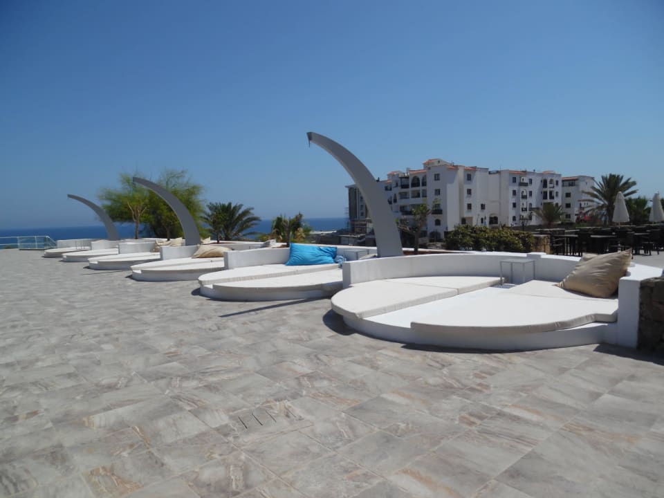 Outdoor Pool - romantische Liegen Jasmine Court Hotel and Casino