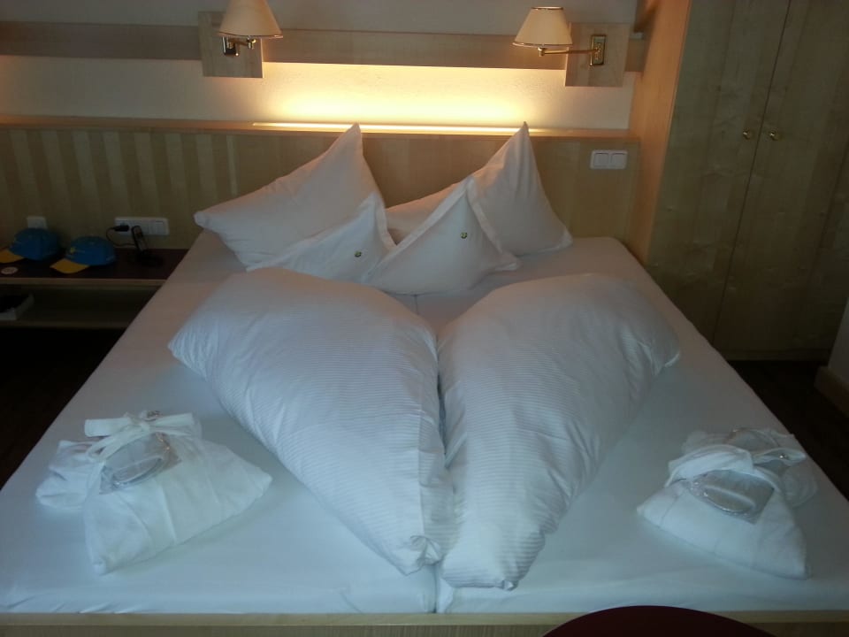 Begrüssungs Deko mit Bademantel Baby- & Kinderhotel Laurentius