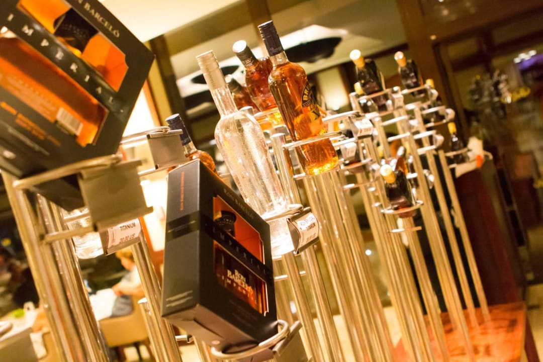 Verkauf von Rum am Restaurant Eingang Grand Palladium Select Bávaro Resort & Spa