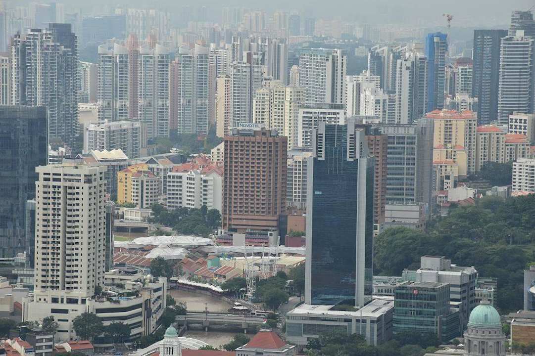 In der Mitte das Novotel Hotel Novotel Clarke Quay