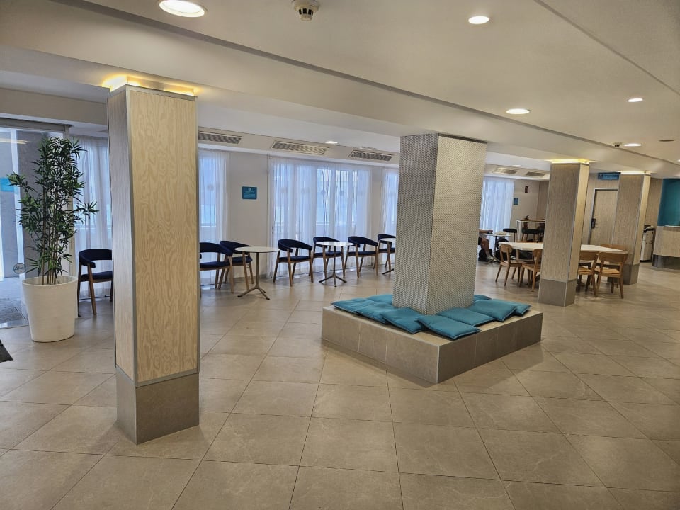 Lobby Ahoi! Urban Beach Hotel