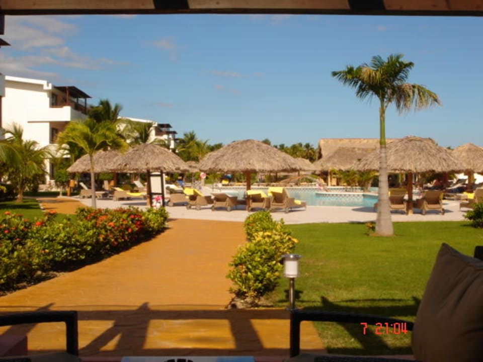 Weg zum Pool Catalonia Royal Bavaro - Adults only