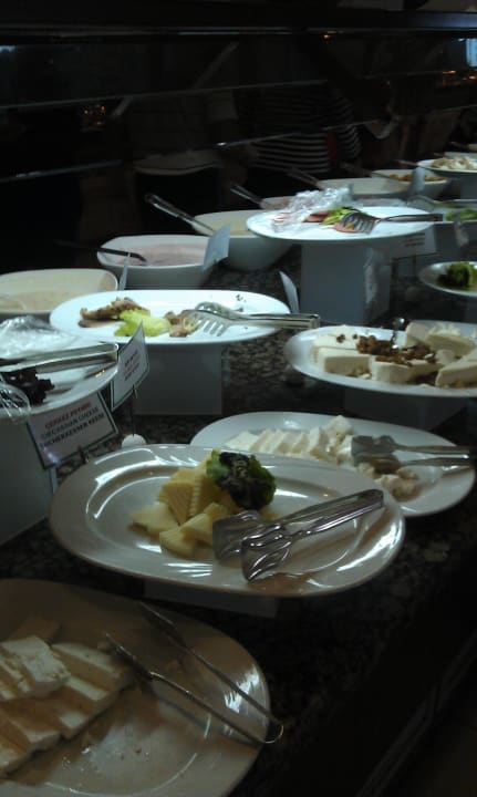 Geschätzte 30 Meter Buffet. Sherwood Exclusive Lara