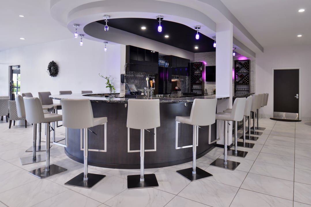 Gastro Clarion Inn & Suites Across From Universal Orlando Resort Hotel