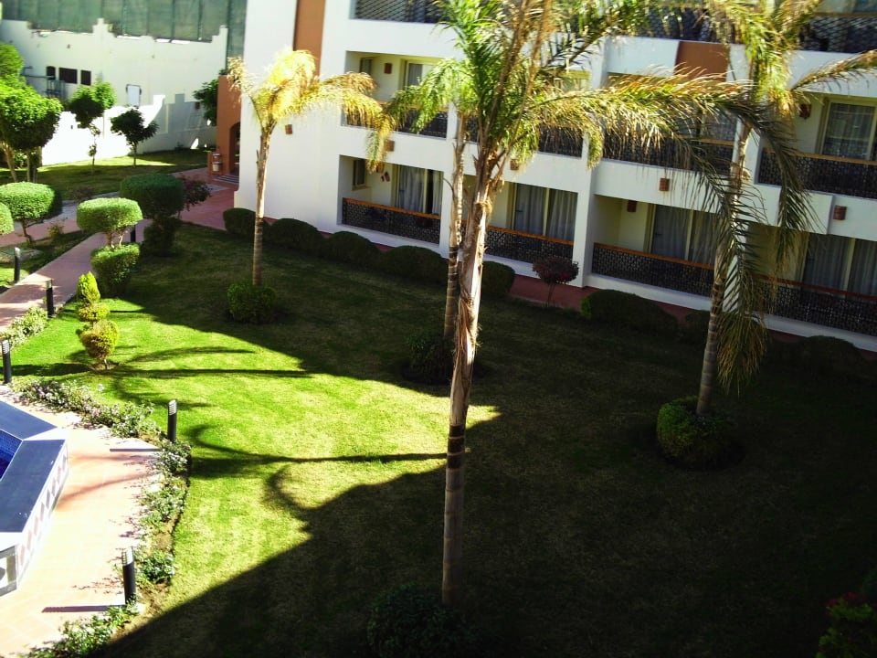 Von meinem Blkon aus unten rechts SUNRISE Royal Makadi Resort