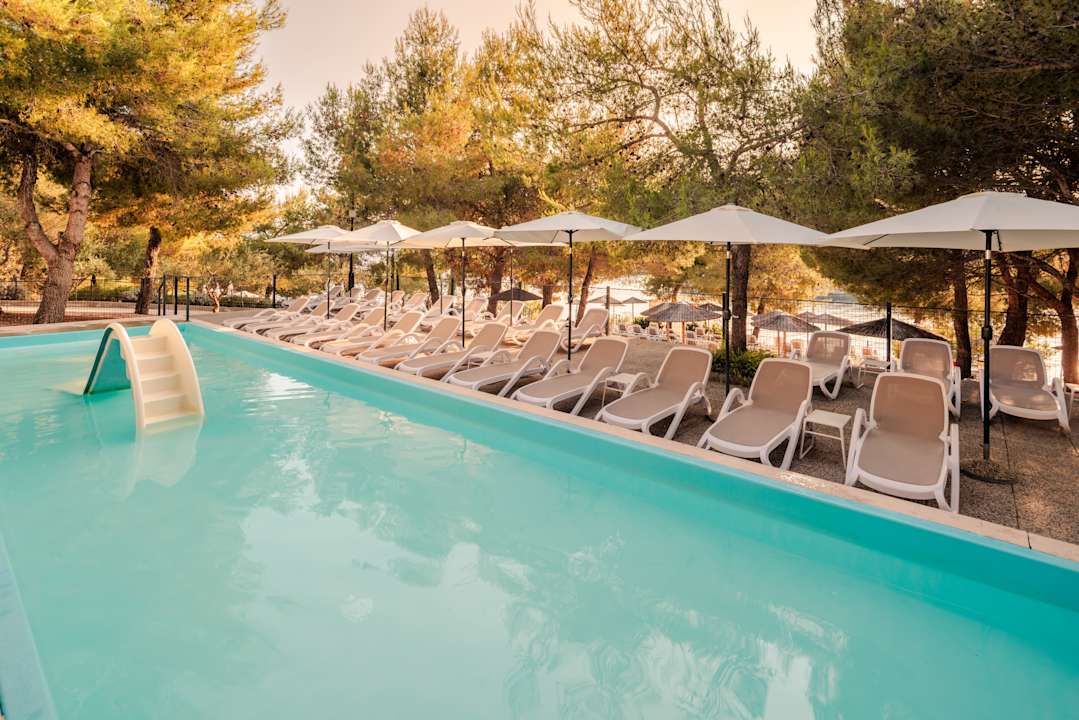 Pool Gava Waterman Island Cottages