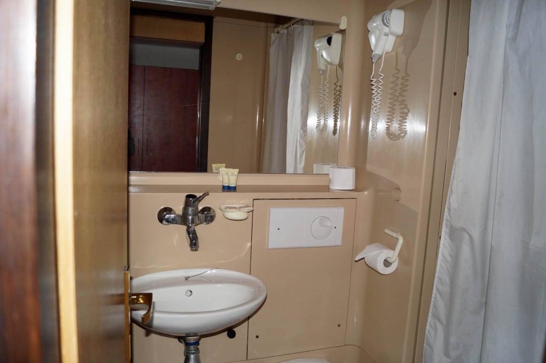 Raum / Bad-WC (Innenansicht) Hotel Baska