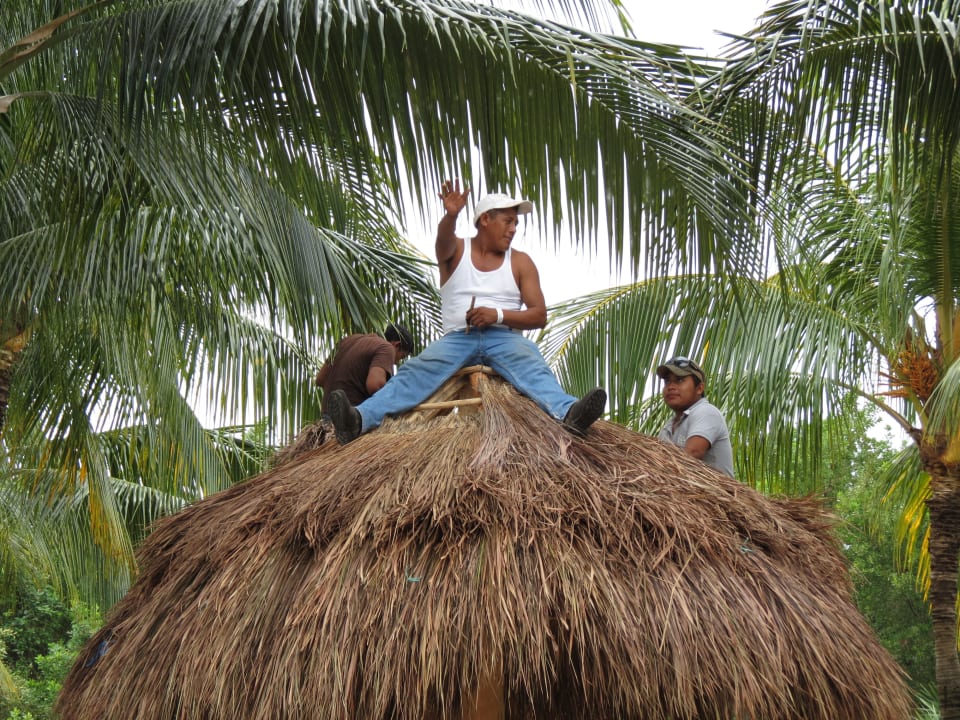 Das Dach wird erneuert Grand Palladium Kantenah Resort & Spa