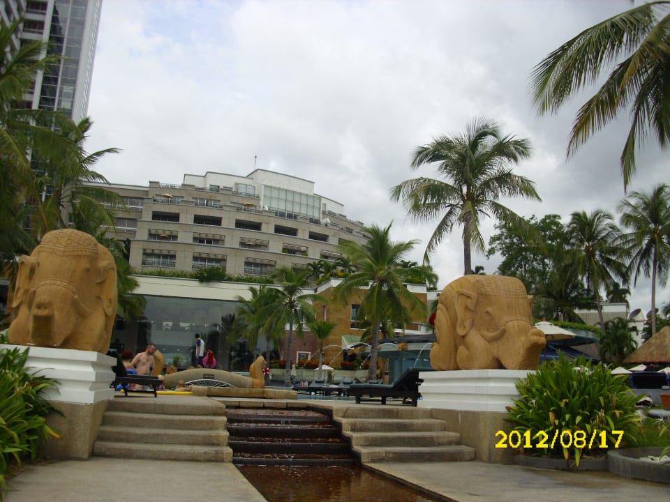 Blick vom Strand zum Pool/Hotel Hilton Hua Hin Resort & Spa