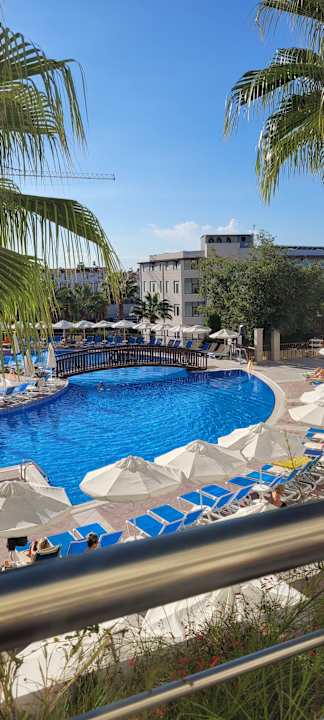 Pool Side Prenses Resort & Spa