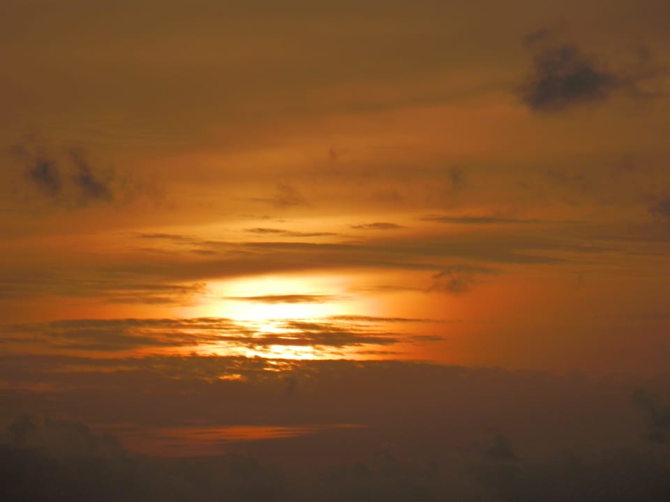 Schöner Sonnenuntergang Kuredu Island Resort & Spa