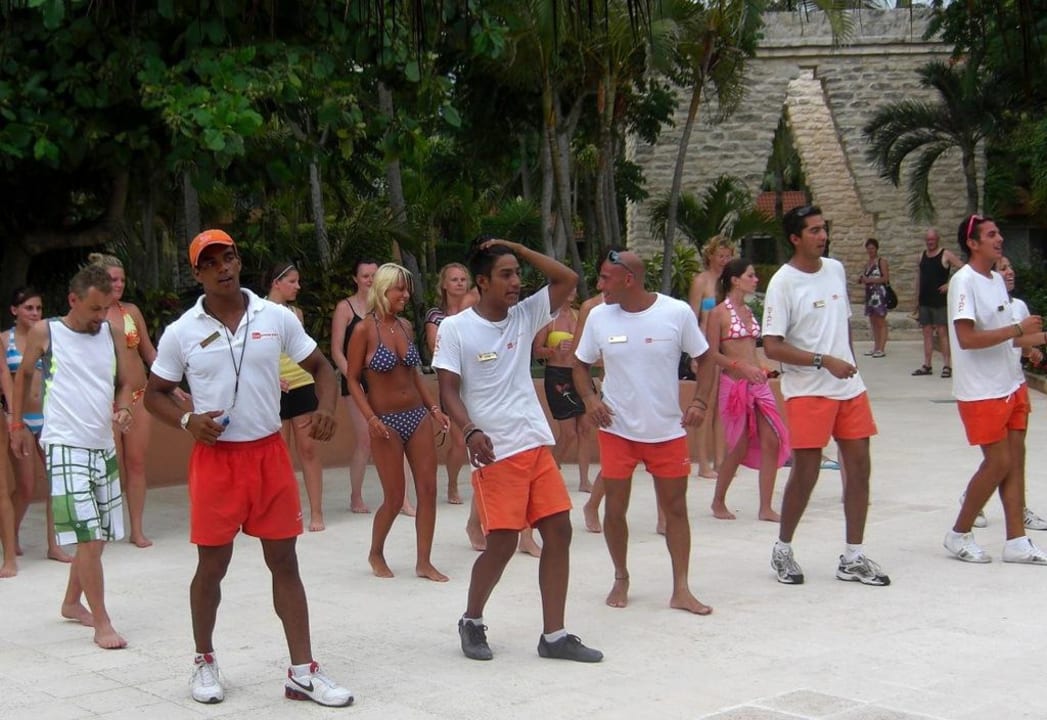 Animationsteam beim Salsa-Kurs Viva Azteca by Wyndham - All Inclusive Resort