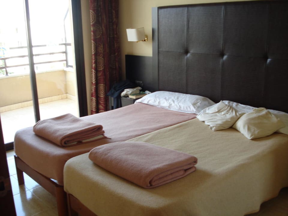 Schlafzimmer mit Balkon allsun App.-Hotel Orient Beach