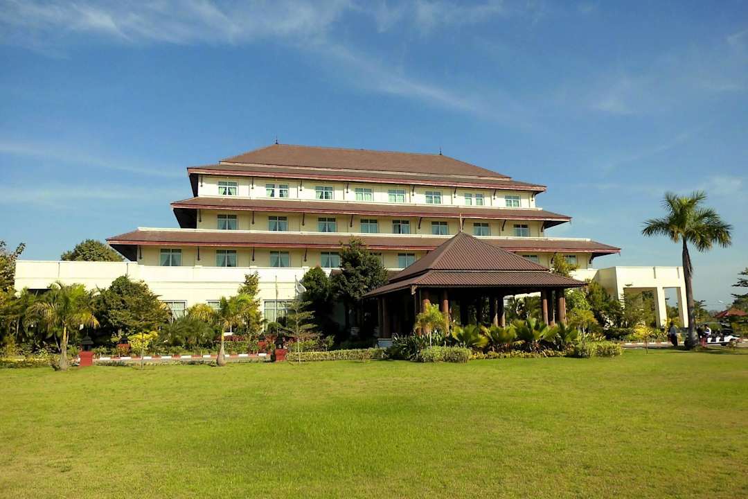 Das Haupthaus "White Palace". Aureum Palace Hotel & Resorts Nay Pyi Taw