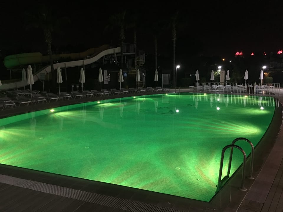 Pool Royal Atlantis Beach Hotel