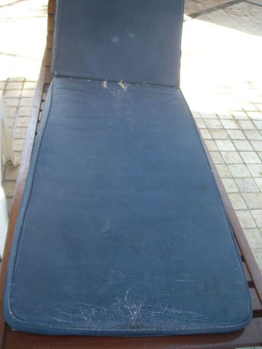 Liegen am Haupt-Pool Nusa Dua Beach Hotel & Spa