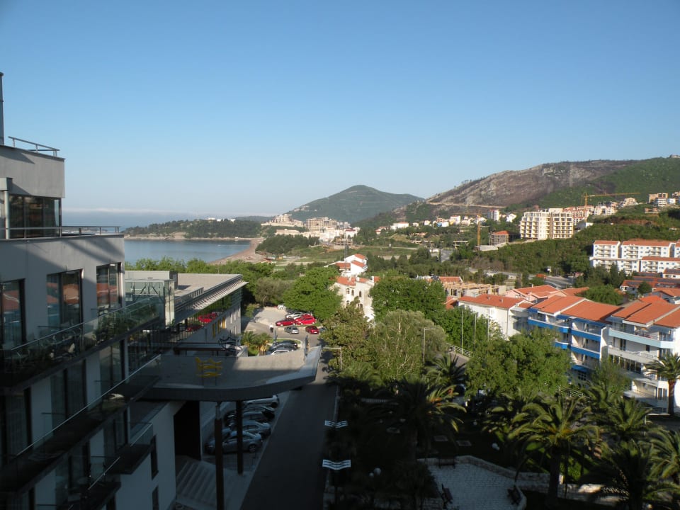 Blick aus unserem Zimmer auf den Eingang  Eurostars Queen of Montenegro