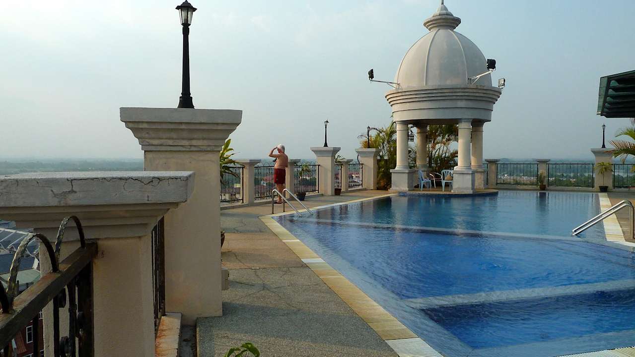 Dachpool mit Kinderbecken Hotel Grand Kampar