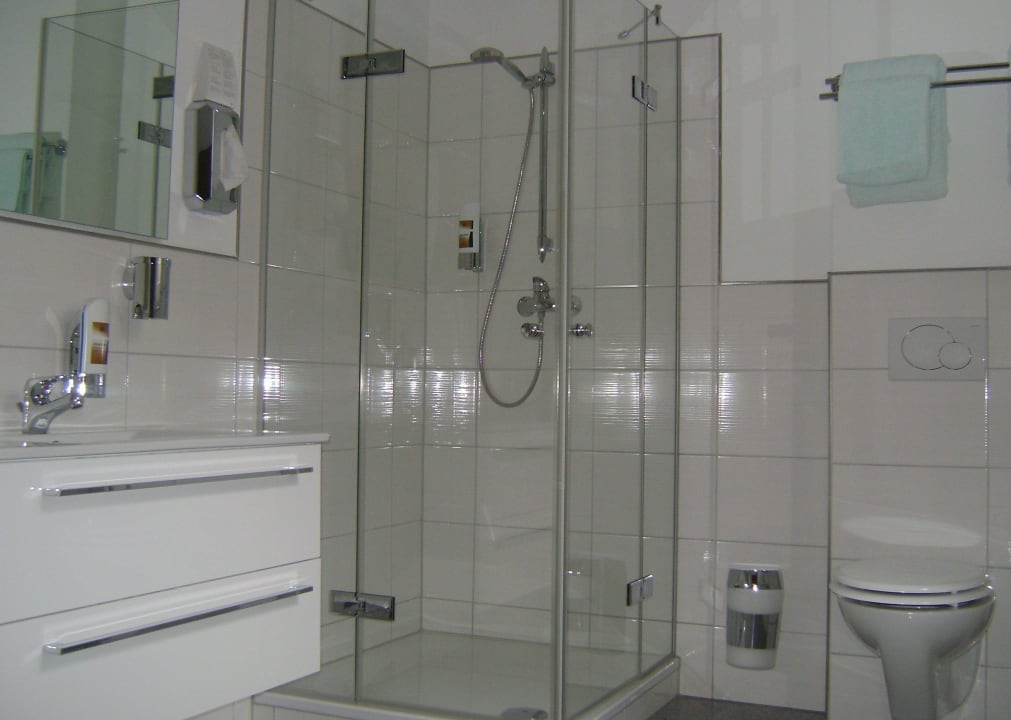 Bad im ersten Stock Hotel Bernkasteler Hof