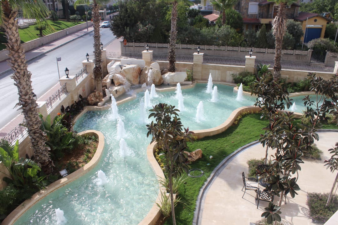 Springbrunnen beim neuen Relaxgebäude Dobedan Exclusive Hotel And Spa