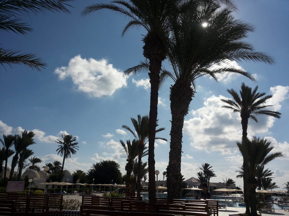 Blick vom Haupthaus zum Pool Hotel El Mouradi Djerba Menzel