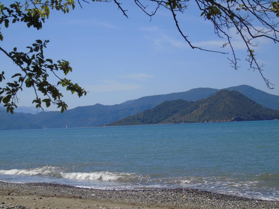 Durchblick aufs Meer. Club Tuana Fethiye