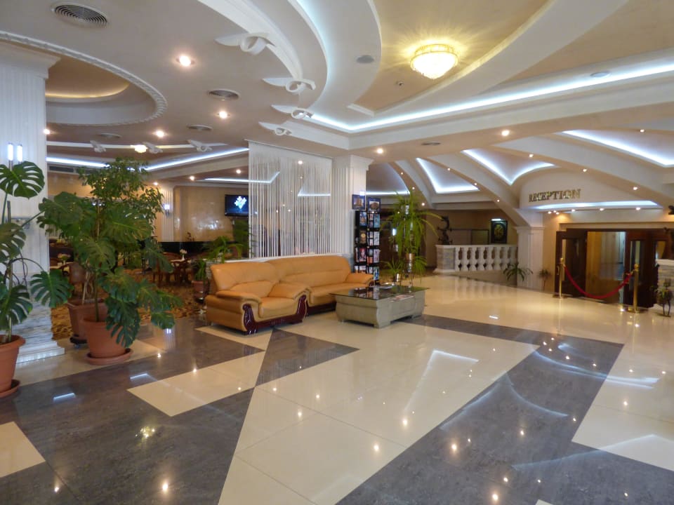 Lobby Hotel Golden Dragon